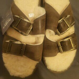 BearPaw open toe slippers brown with wool